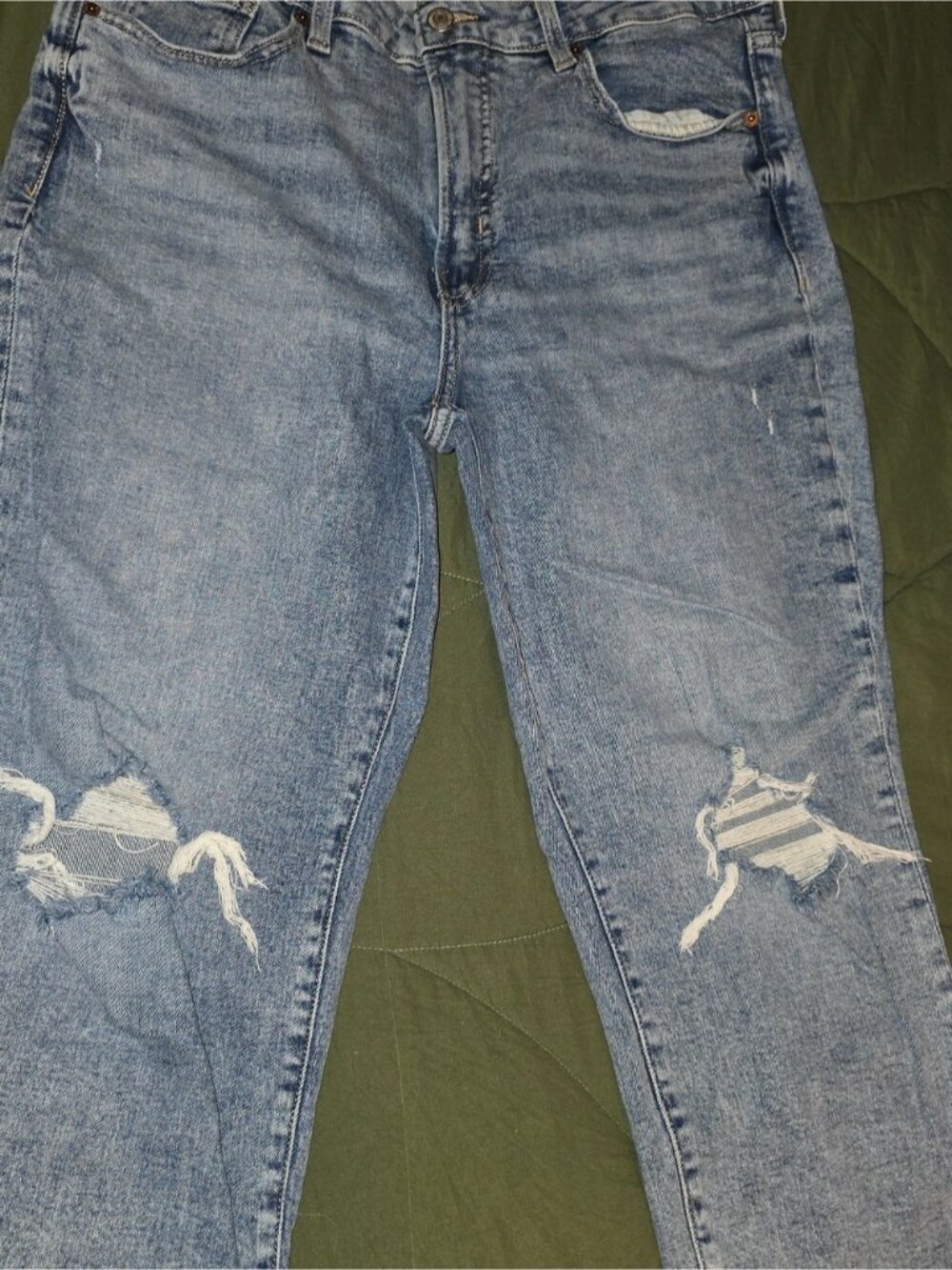 Old Navy Women's Light Blue Distressed Skinny Jeans